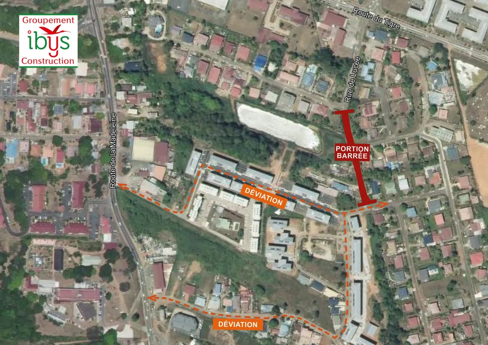 Vue aérienne de la rue de Lucée : portion barrée et itinéraires de déviation vers la route de la Madeleine.