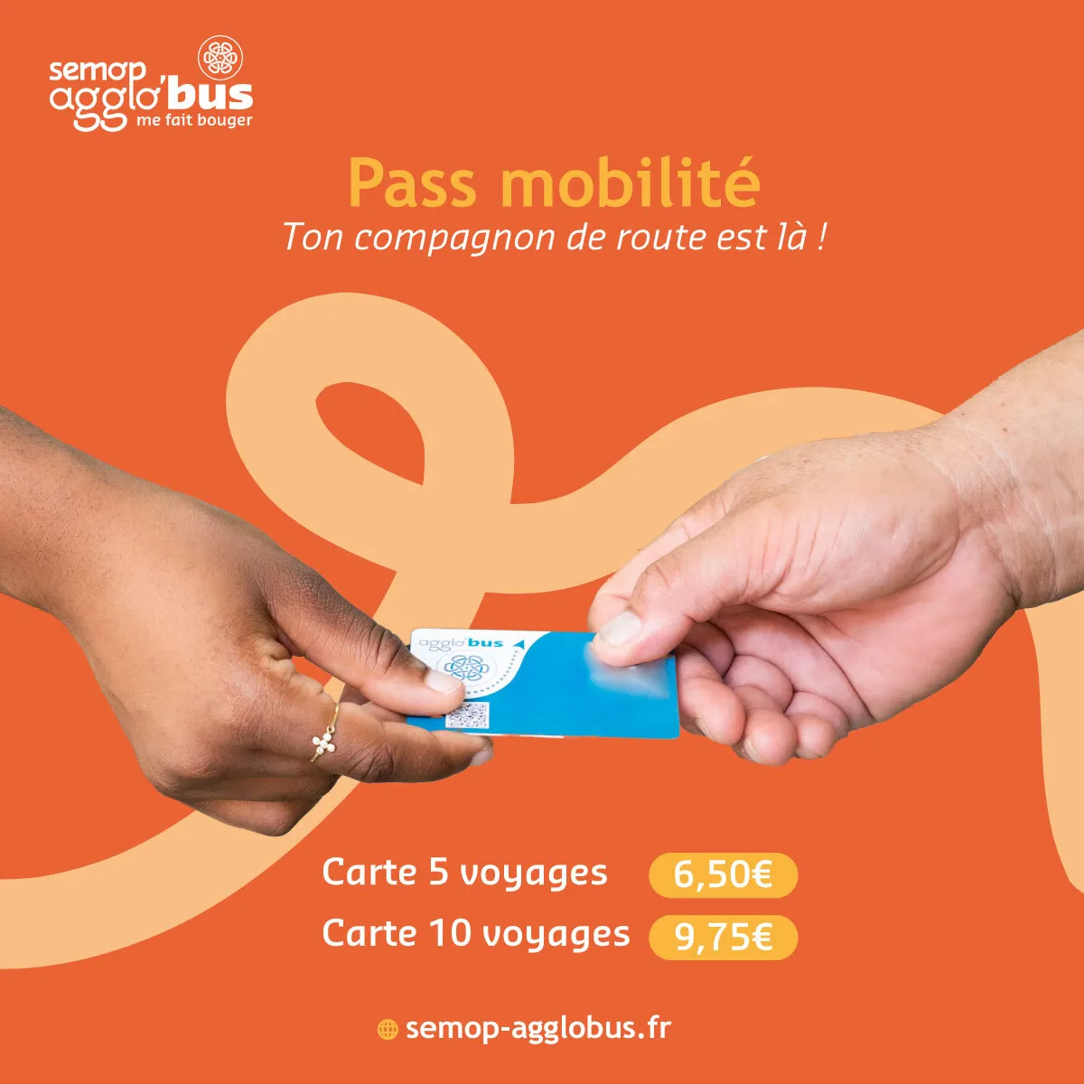 Visuel « Pass mobilité, ton compagnon de route est là ! » : une carte passe de main en main ; carte 5 voyages à 6,50 €, carte 10 voyages à 9,75 €.
