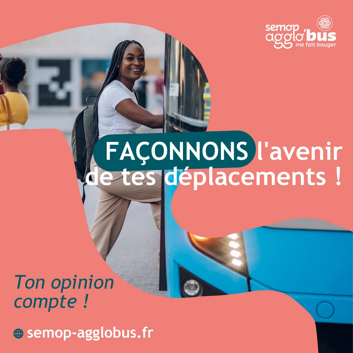 Visuel « Façonnons l’avenir de tes déplacements ! Ton opinion compte ! » : une voyageuse souriante monte dans un bus.